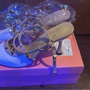 Stylish Women's Blue Studded Heels